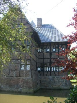 Korschenbroich : Haus Fürth, Wasserburg in Fachwerkbauweise